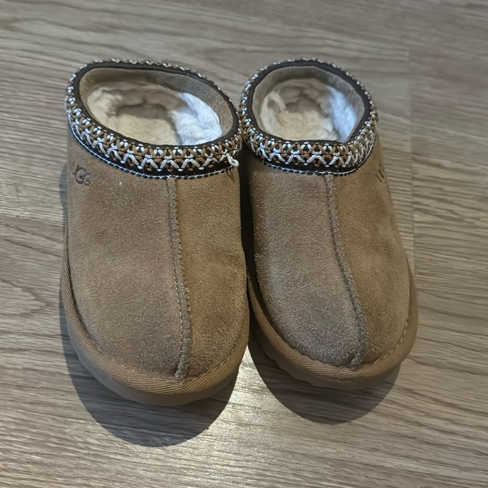 Ugg Tasman slippers